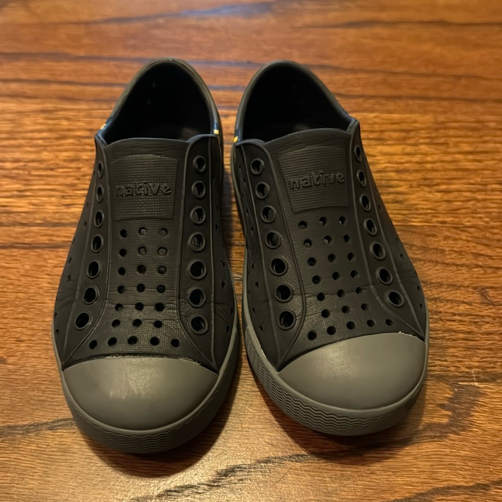 Boys native gray shoes size toddler 9